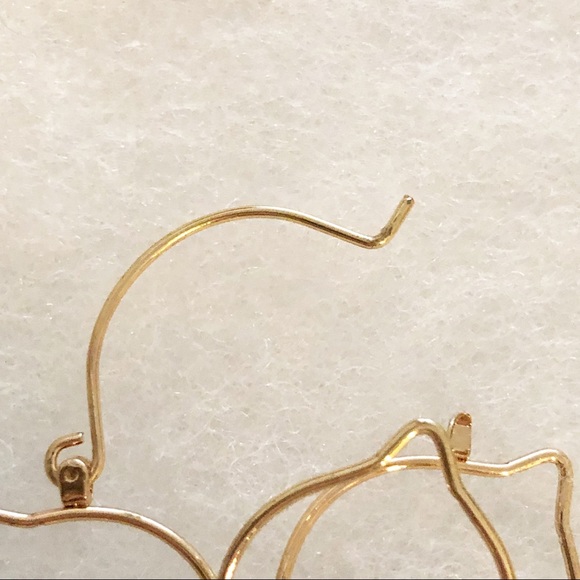 Gold Tone Wire Gardenia Flower Hoop Earrings with jewel - Picture 6 of 13